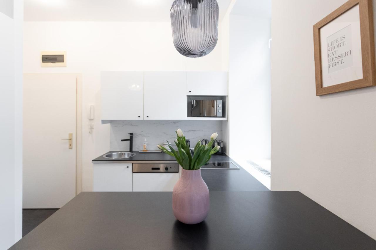 With Balcony - Trendy Neighborhood Appartement *