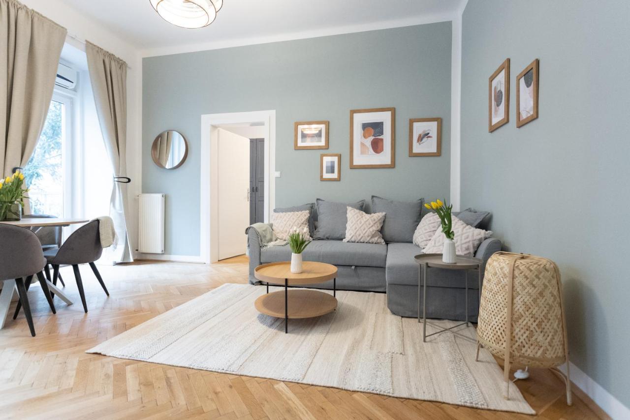 With Balcony - Trendy Neighborhood Wenen