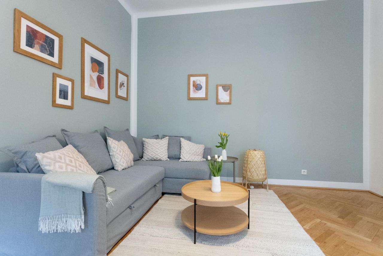 With Balcony - Trendy Neighborhood Wenen