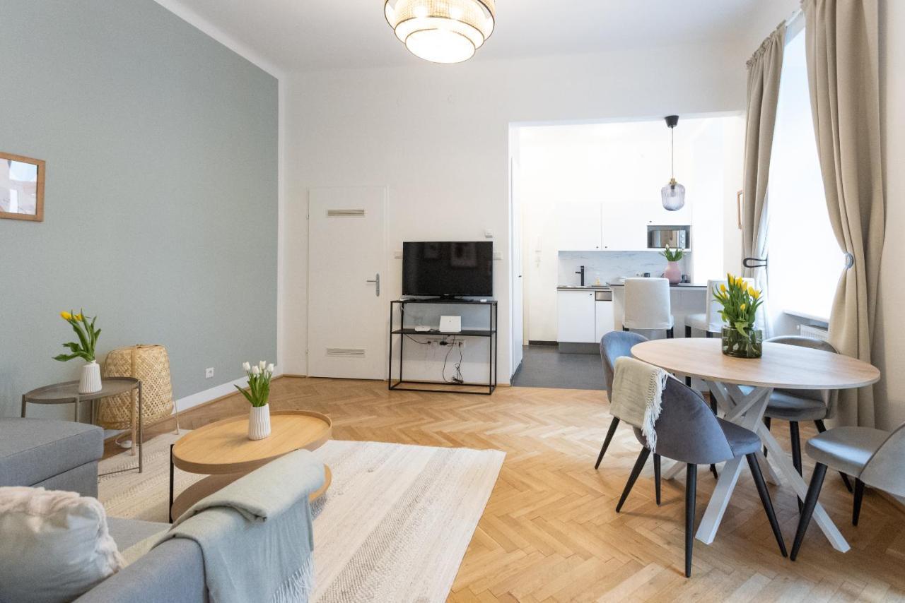 With Balcony - Trendy Neighborhood * Viena